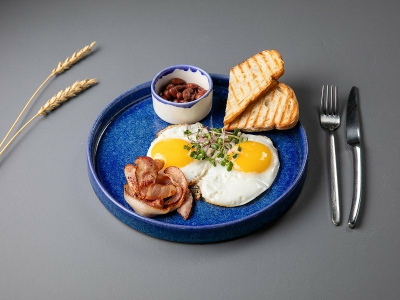 English breakfast with bacon
