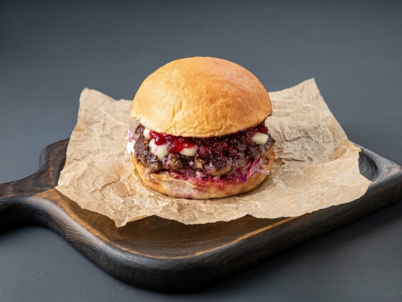 Burger with cranberry sauce
