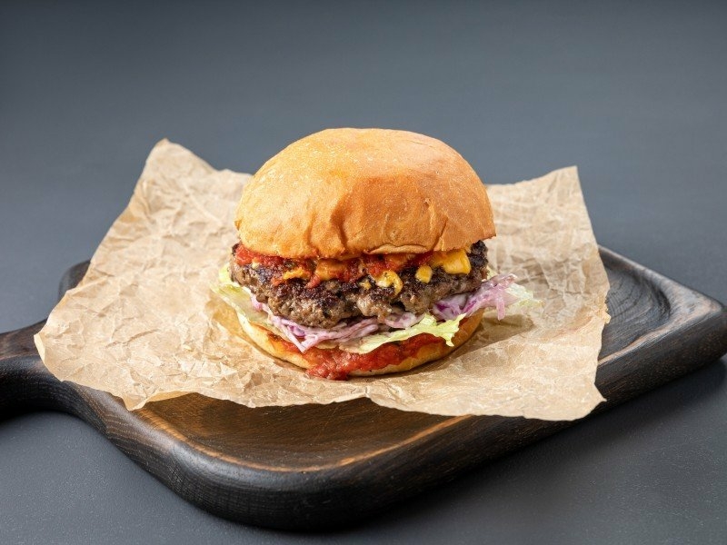 Cheeseburger with onions
