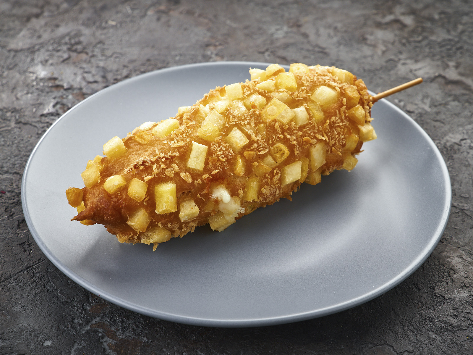 Корндог с сосиской и сыром моцарелла