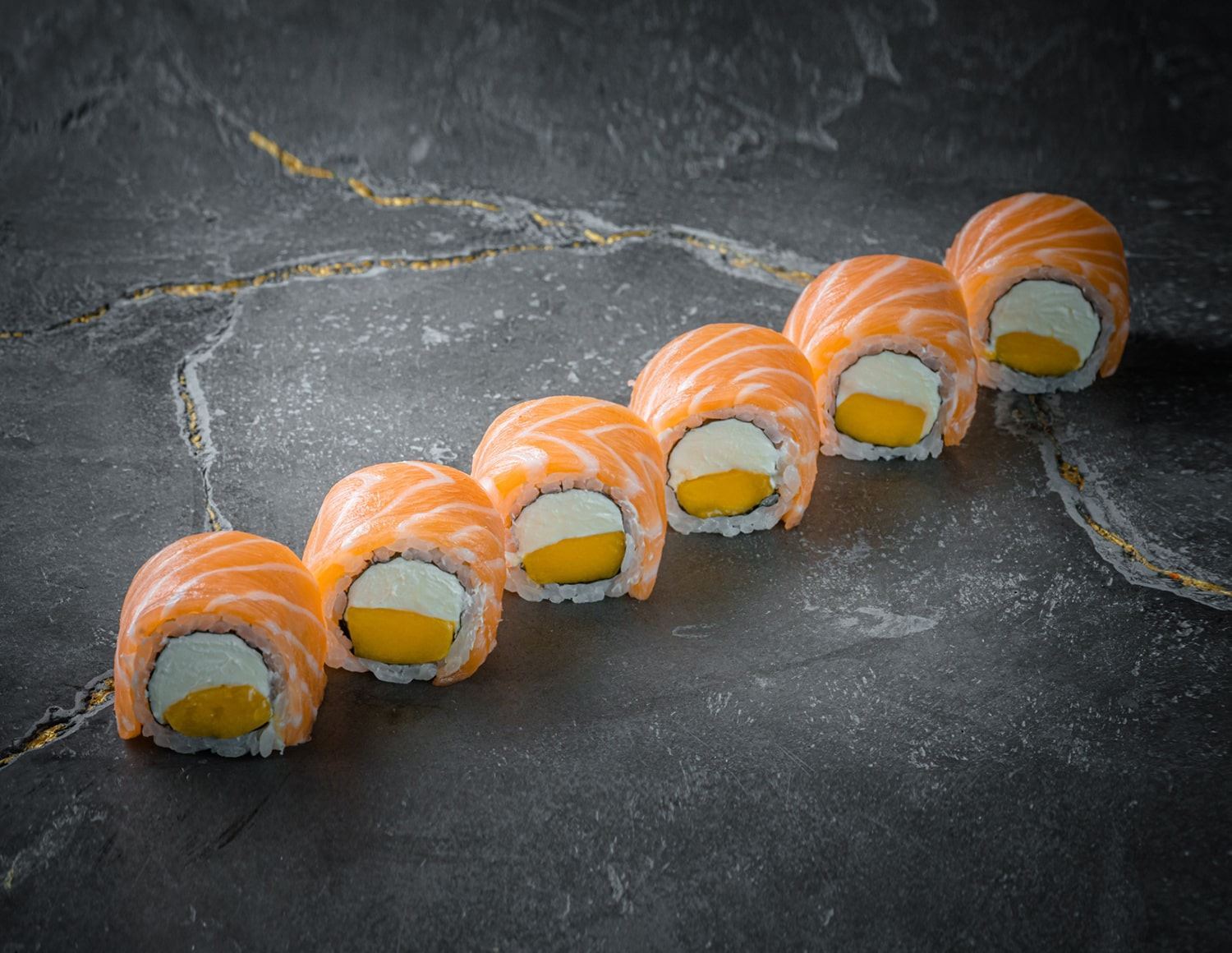 Ролл Филадельфия с Манго 