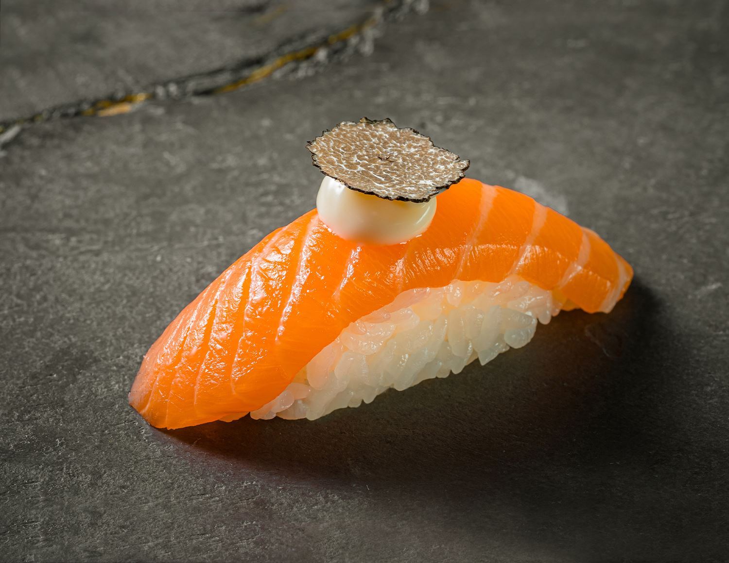 Суши Лосось трюфель