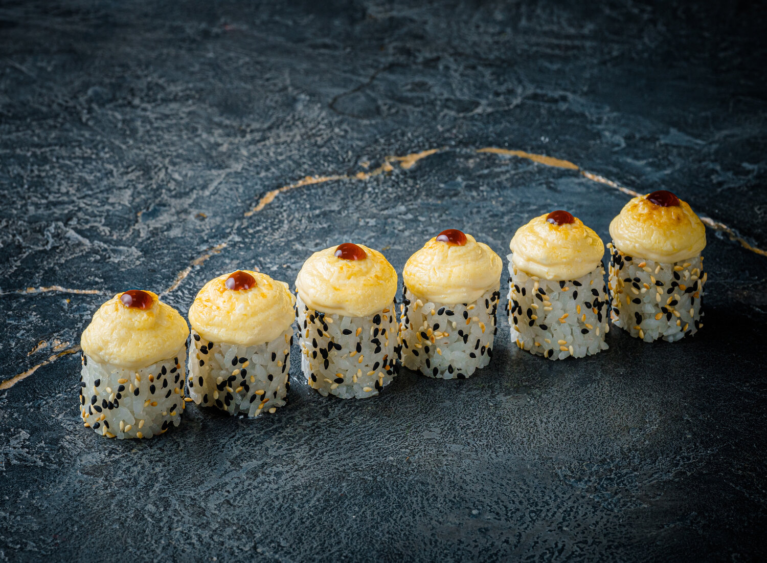 Ролл запеченный с креветкой 