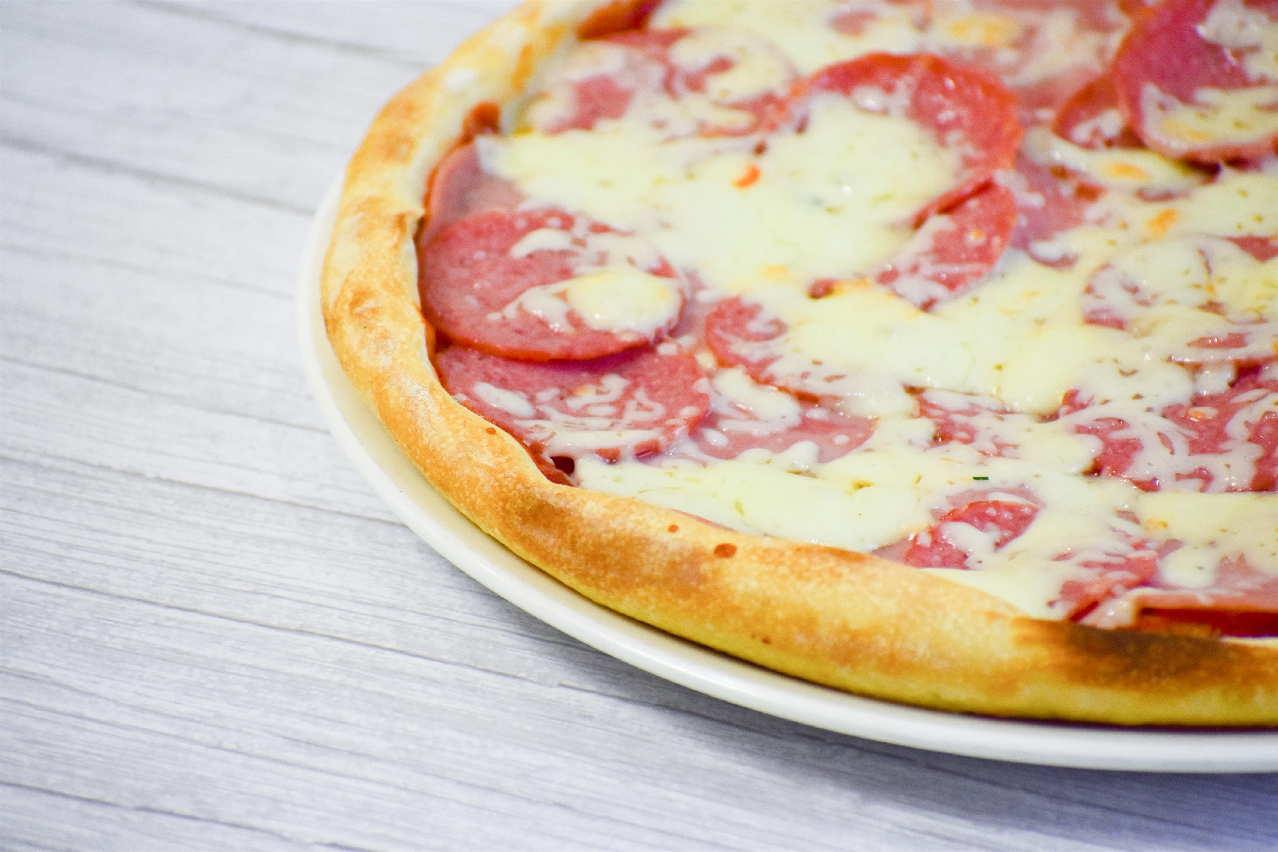 Пицца 24 см. Домашняя пицца с полукопченой колбасой. Заказать пиццу в Йошкар Оле на дом.