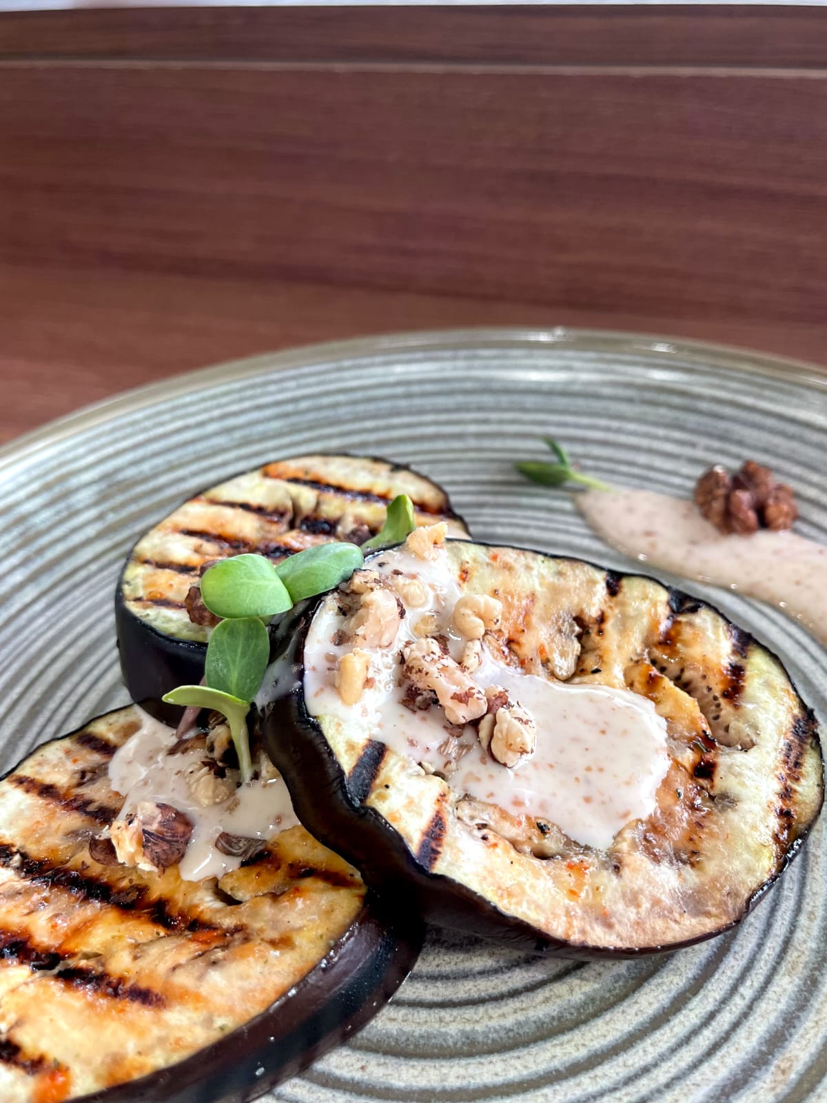 Баклажаны на гриле с ореховым соусом Баже, вес