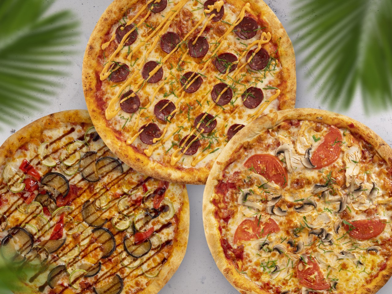 три пиццы одна с фруктами одна с овощами и соусом одна с мясом и сыром фото 66